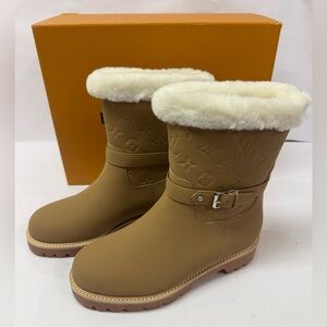 Louis Vuitton Beige Boots White Fur Trim Territory Ankle Boot womens size 9 LV